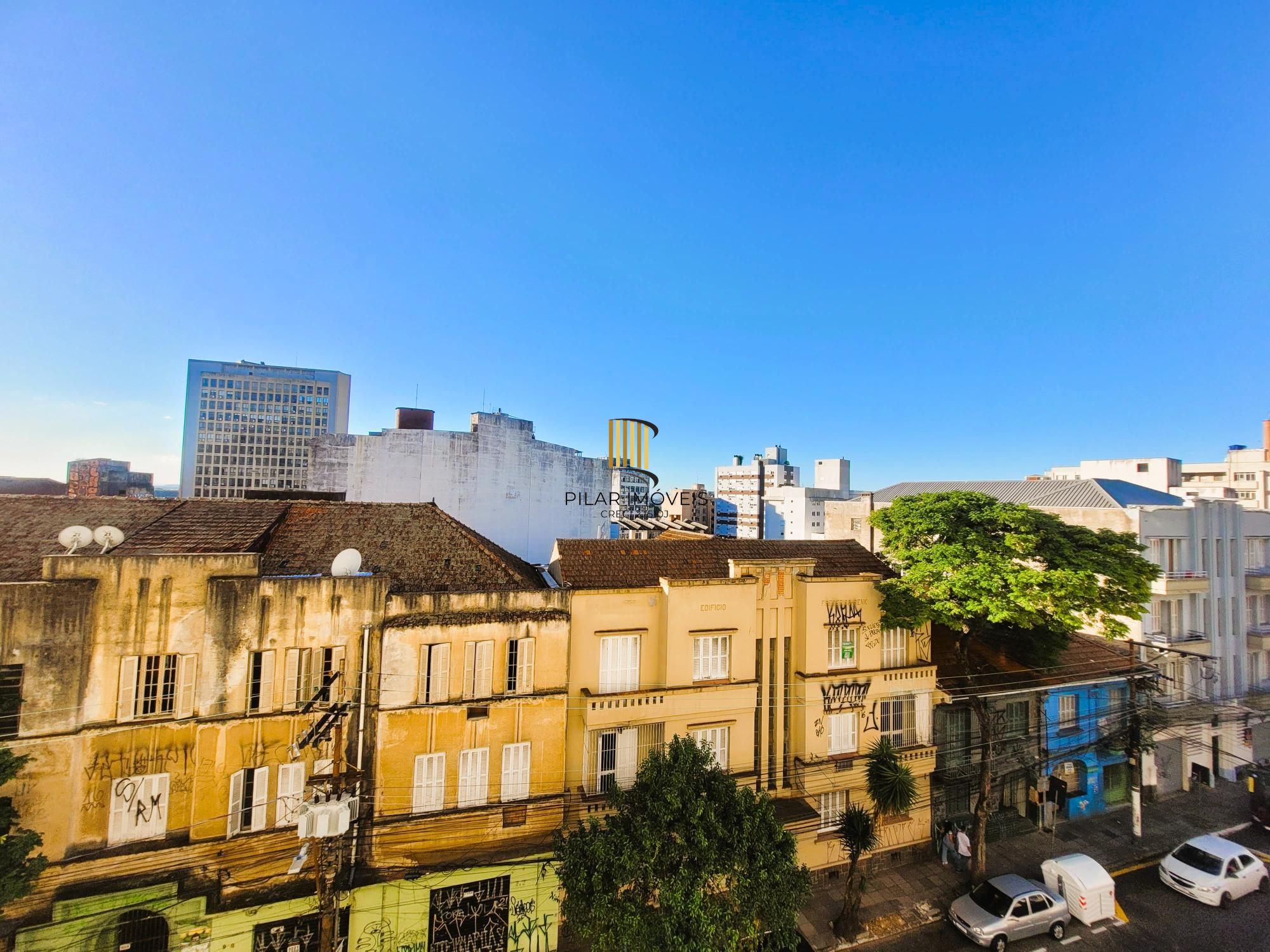 Excelente apartamento 2 dormitórios com  vista espetacular e sacada  na Rua :Dr. Barros Cassal .