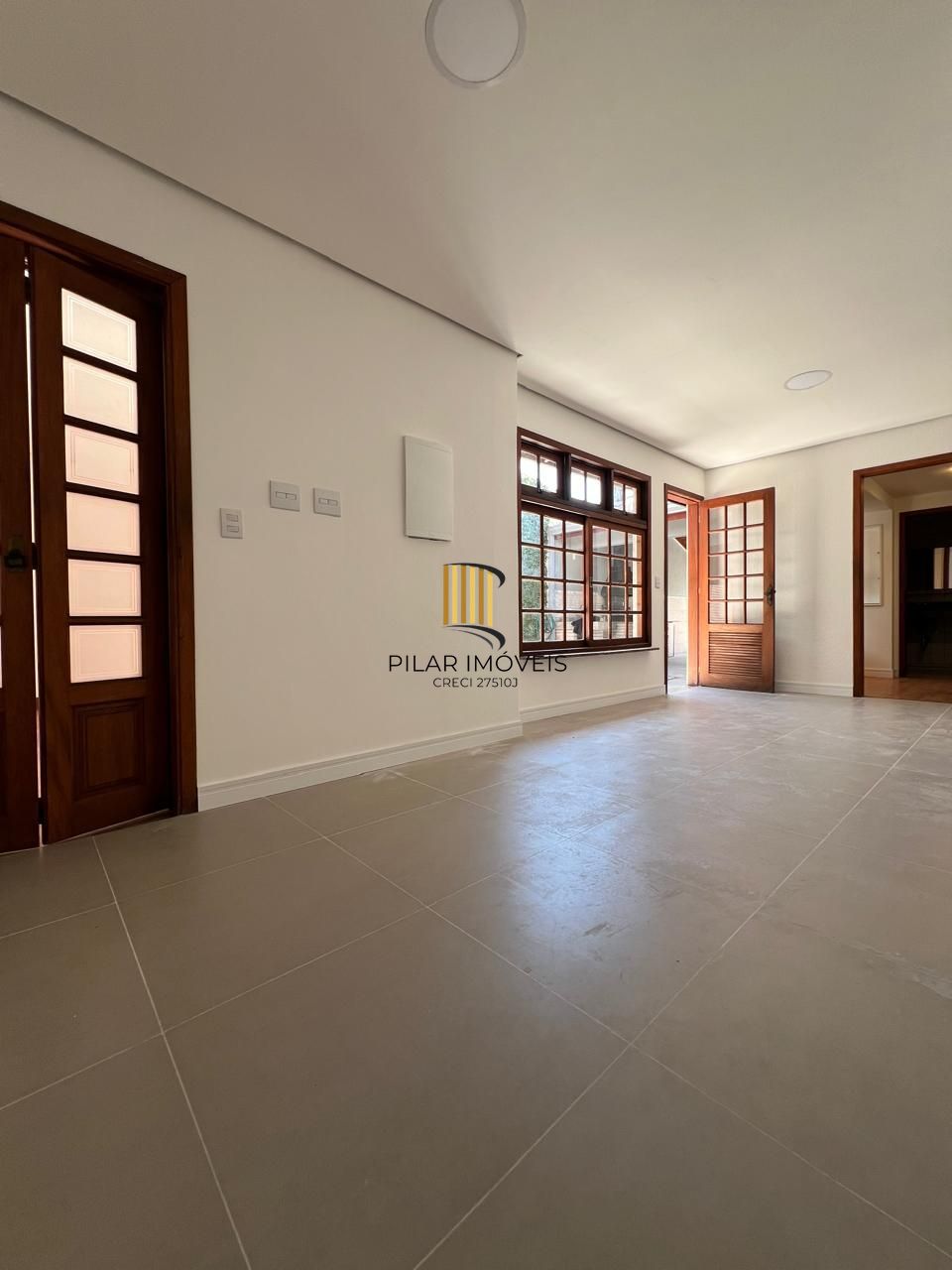 INCRÍVEL CASA COM LAREIRA E ESPAÇO GOOURMET EM CONDOMINIO NO BAIRRO IPANEMA!