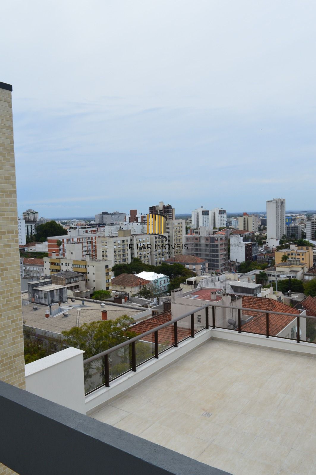 BAIRRO AUXILIADORA - APTO. NOVO 2 DORMITÓRIOS COM 1 SUÍTE E VAGA COBERTA.