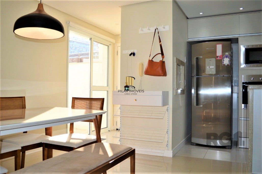 Excelente apartamento 2 dorm. sendo 1 suite, com terraço, churrasqueira, semimobiliado - 1 vaga dupla - Bairro Cidade Baixa