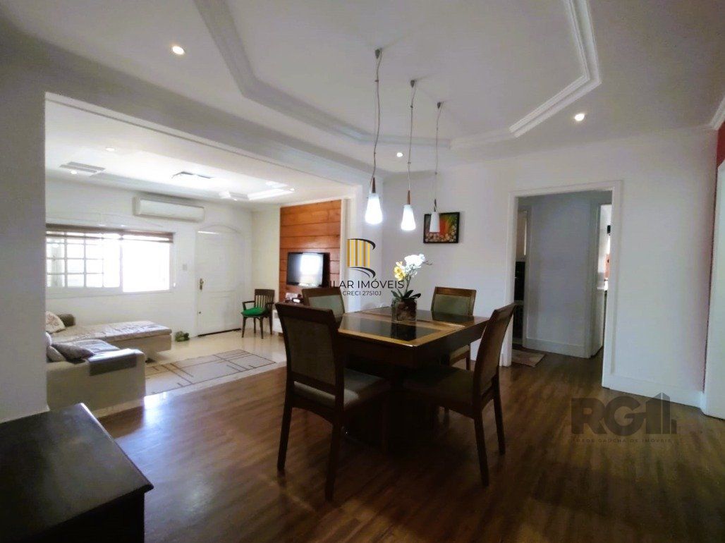 Casa 3 dormitórios no bairro Vila Cachoeirinha