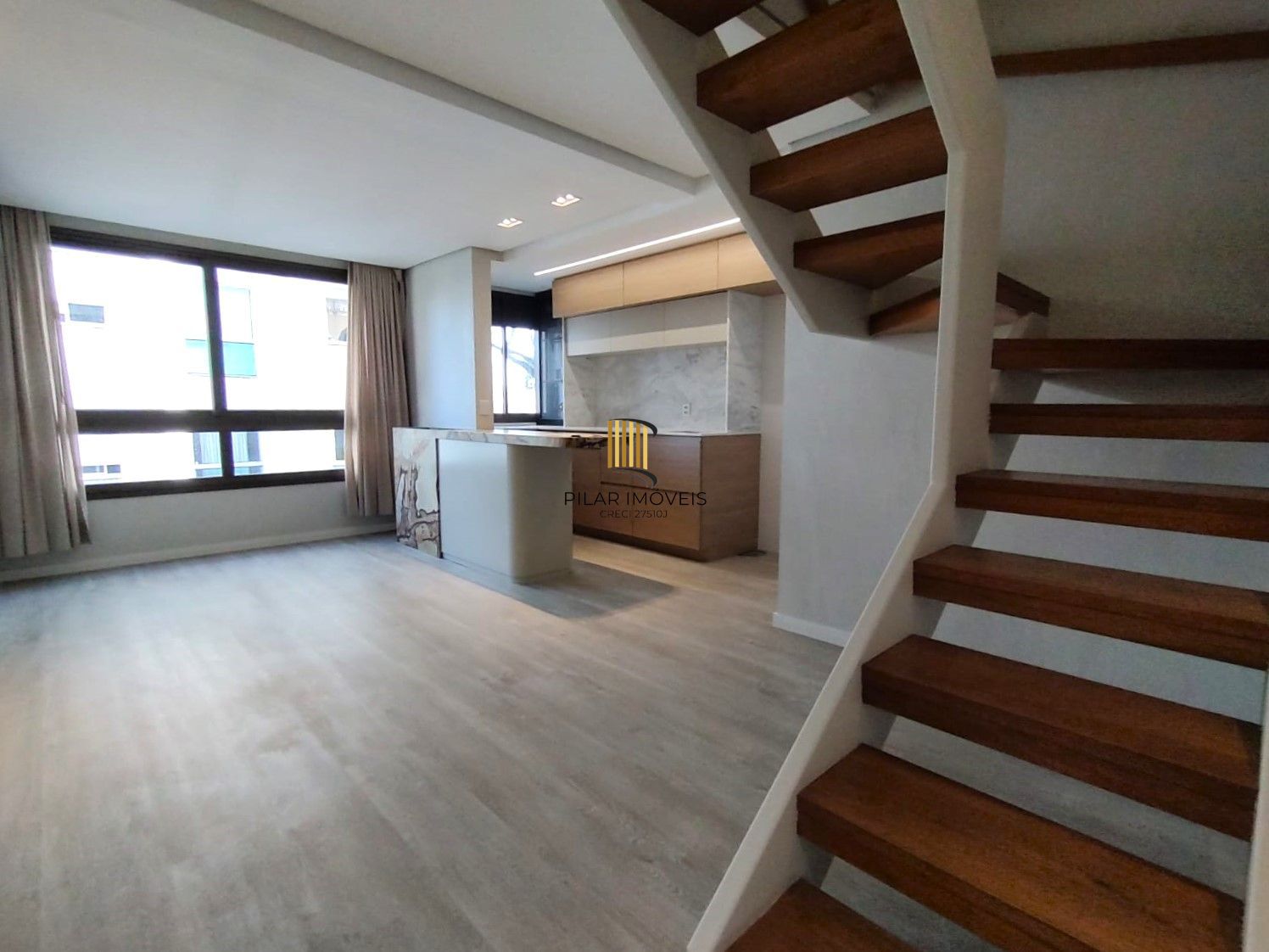 Lindo Duplex 2 dormitórios todo reformado na Dona Laura