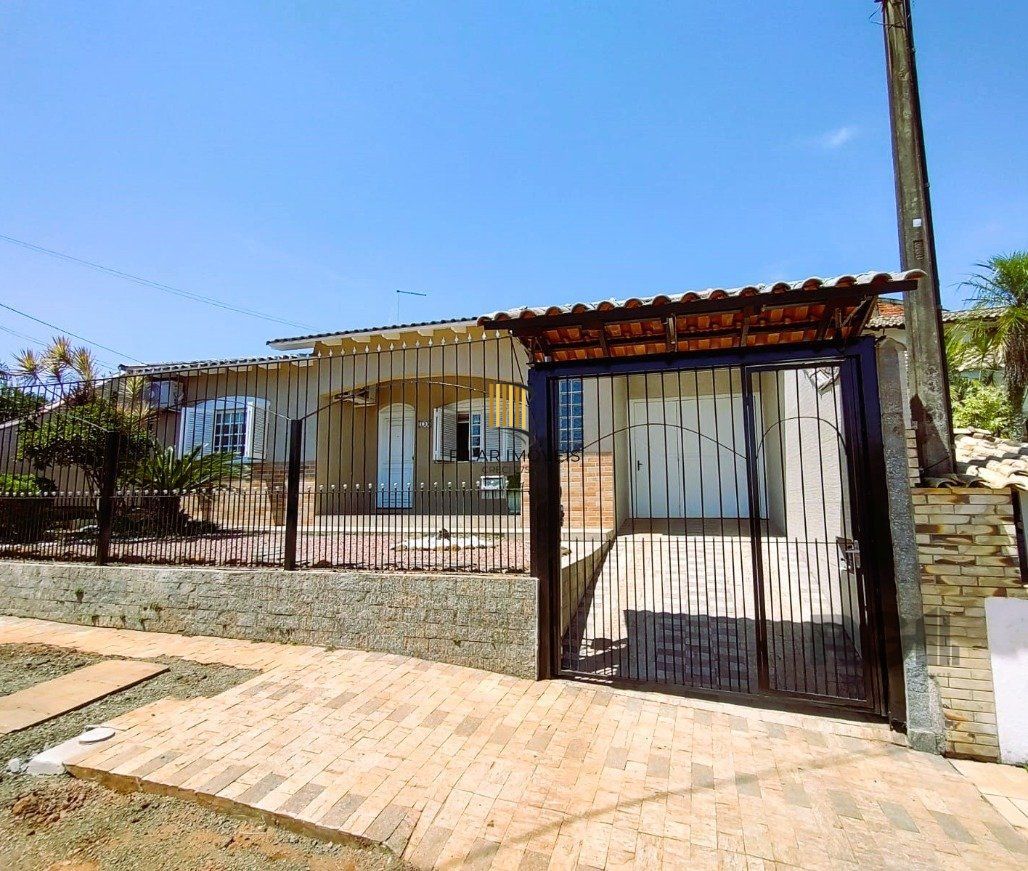 Casa 3 dormitórios no bairro Vila Cachoeirinha