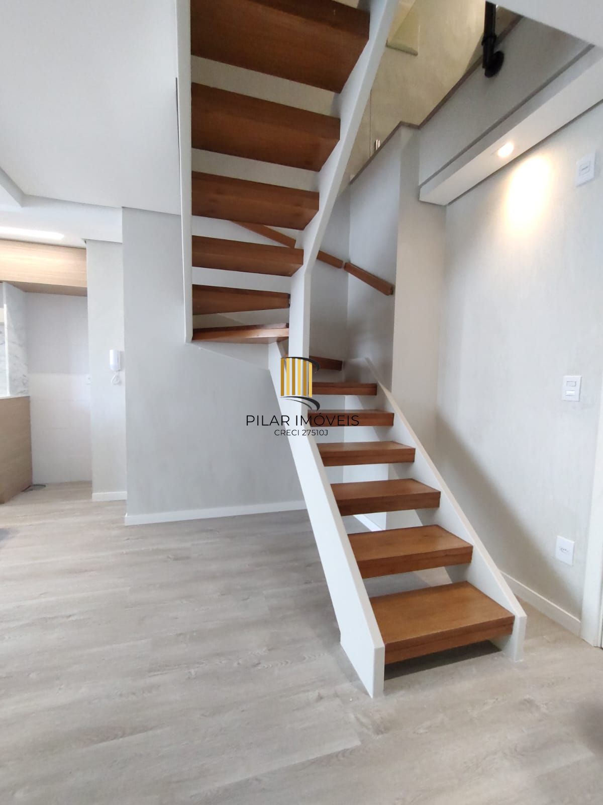 Lindo Duplex 2 dormitórios todo reformado na Dona Laura