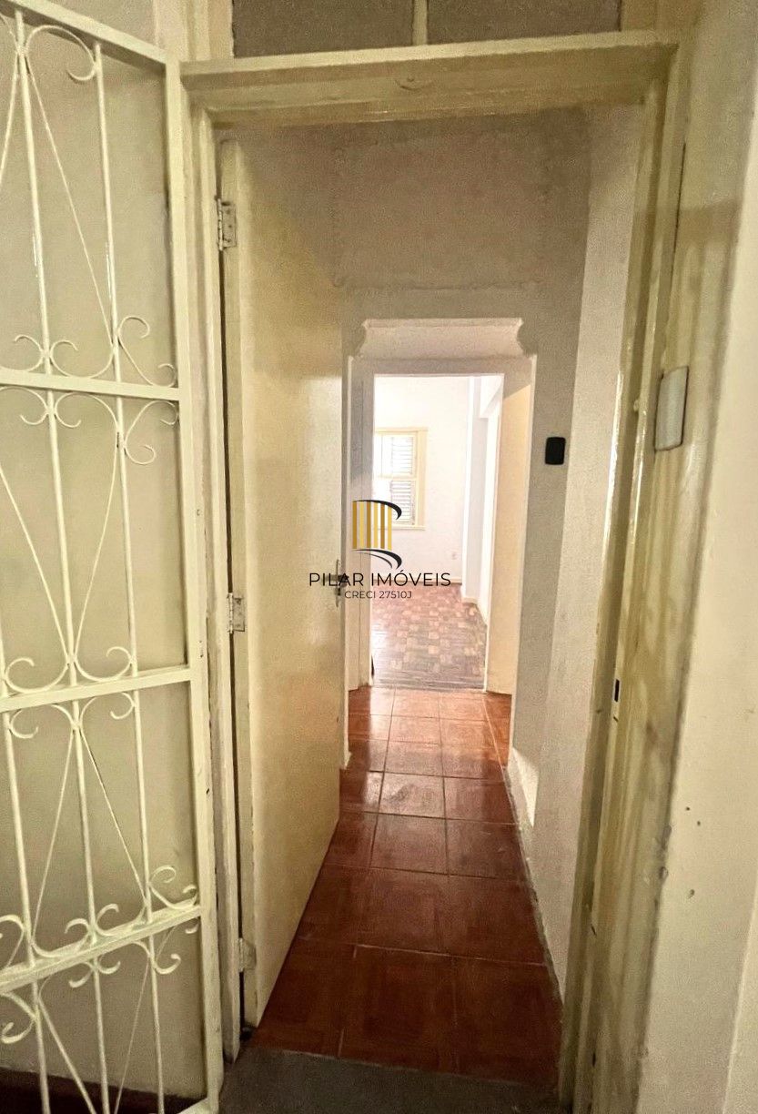 No Centro de Porto Alegre, apartamento 1 dormitório de frente e com sacada!