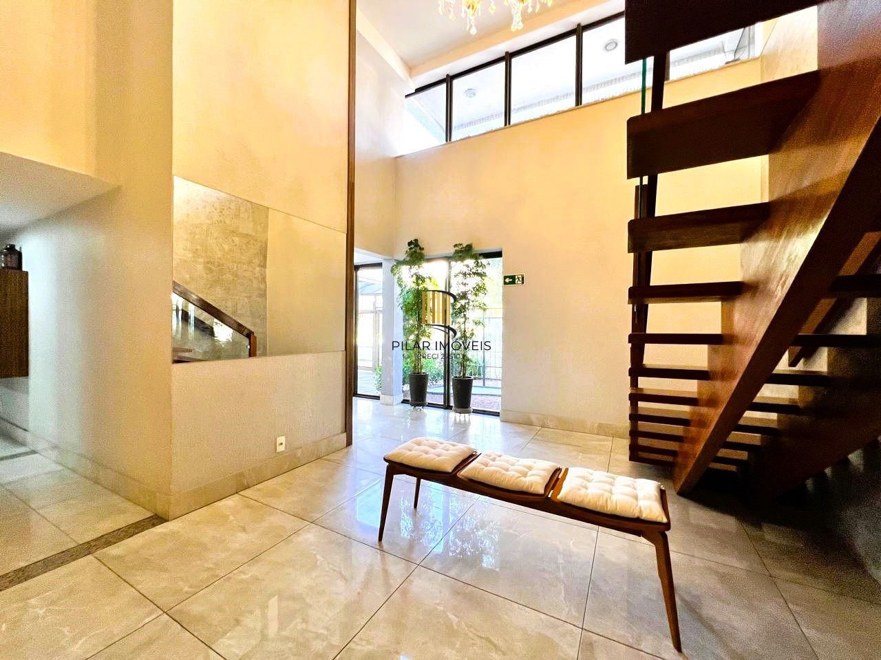 Apartamento 2 dormitórios semimobiliado com box duplo e Infra no Menino Deus