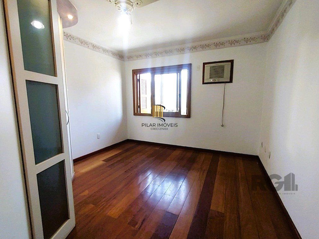 lindíssima e confortável casa com 3 quartos, piscina e 3 vagas no Parque Santa Fé em Porto Alegre!