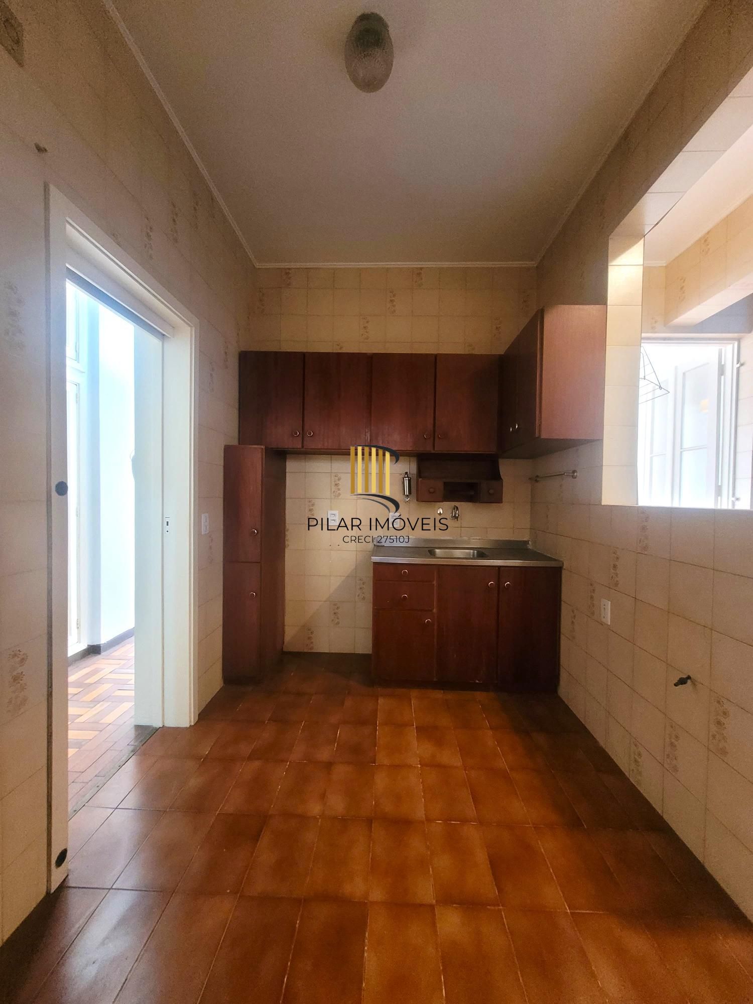 Excelente apartamento 2 dormitórios com  vista espetacular e sacada  na Rua :Dr. Barros Cassal .