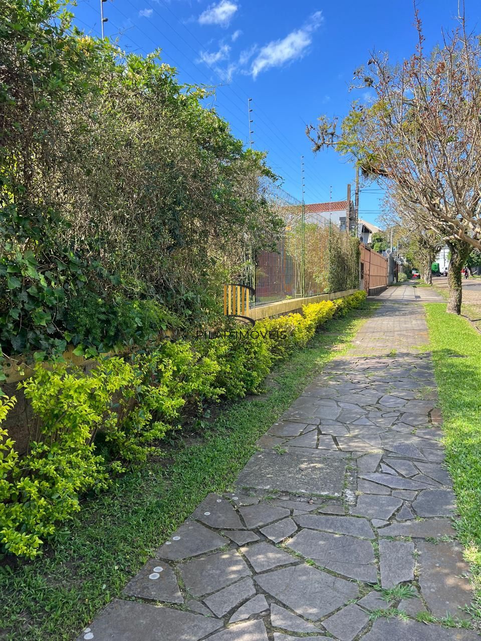 INCRÍVEL CASA COM LAREIRA E ESPAÇO GOOURMET EM CONDOMINIO NO BAIRRO IPANEMA!
