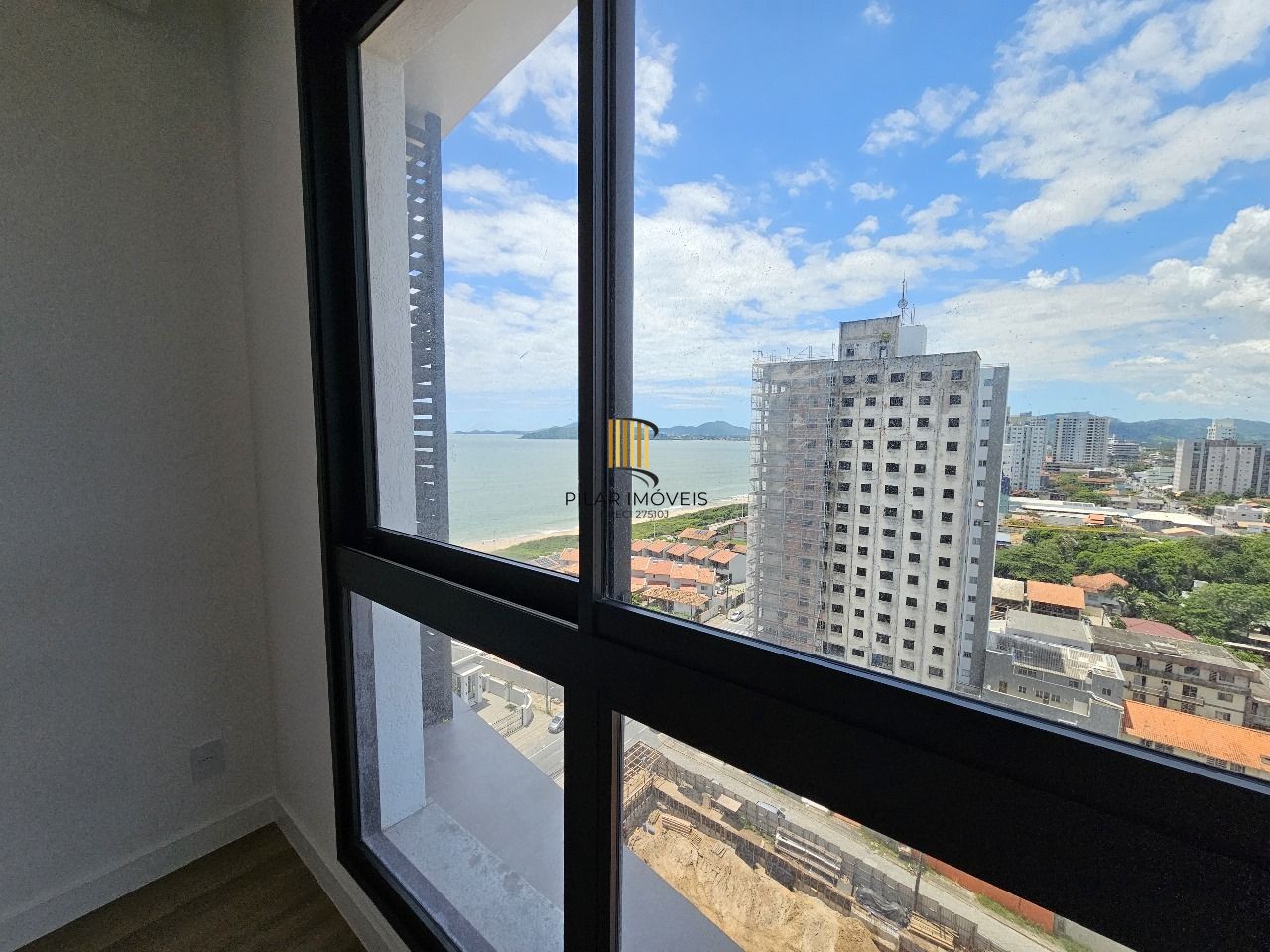 APARTAMENTO DE LUXO NO BLUE WAVES RESIDENCES EM PIÇARRA- SC COM VISTA PARA O MAR - ALTO PADRÃO