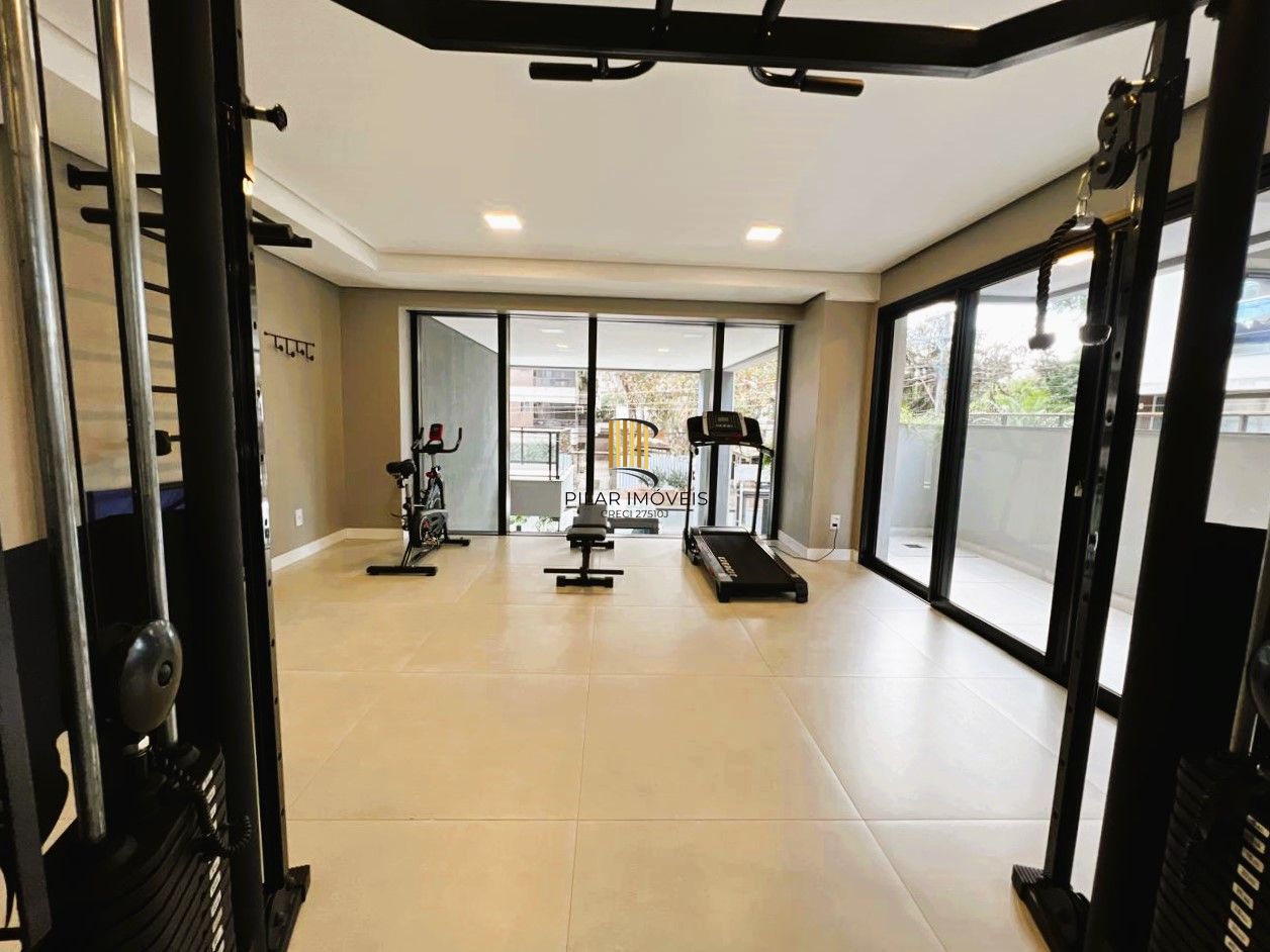 Excelente apartamento 2 dormitórios com sacada e vaga coberta no Petrópolis