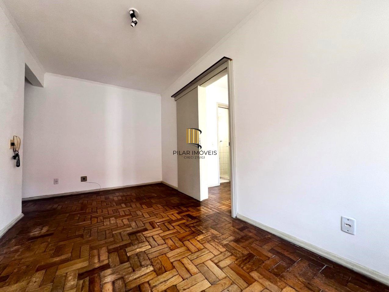 APARTAMENTO 1 DORMITÓRIO COM PORTARIA E ELEVADOR NA RUA GEN. LIMA E SILVA.