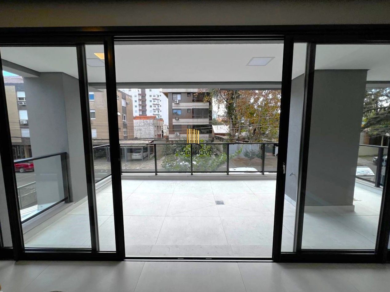 Excelente apartamento 2 dormitórios com sacada e vaga coberta no Petrópolis