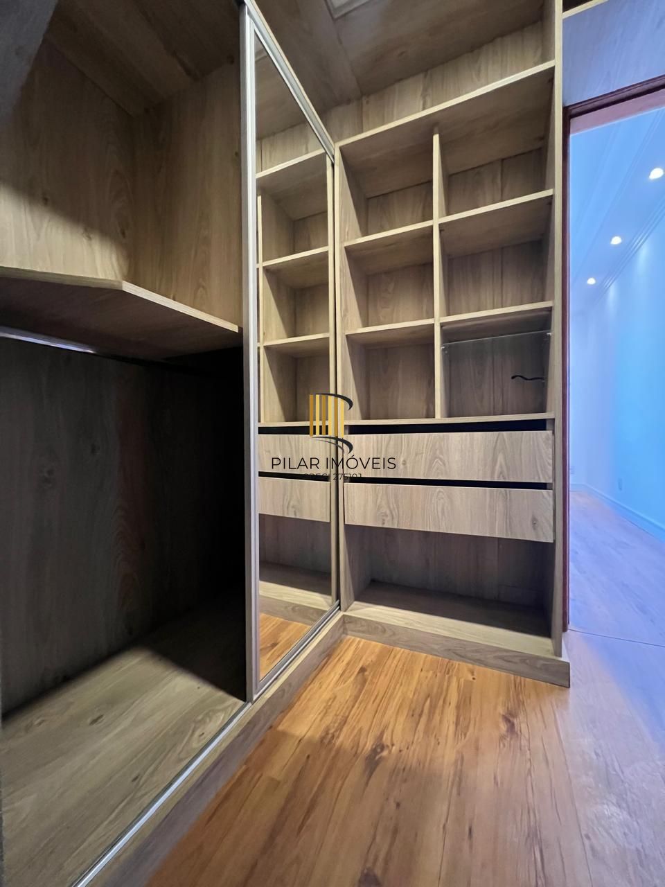 INCRÍVEL CASA COM LAREIRA E ESPAÇO GOOURMET EM CONDOMINIO NO BAIRRO IPANEMA!