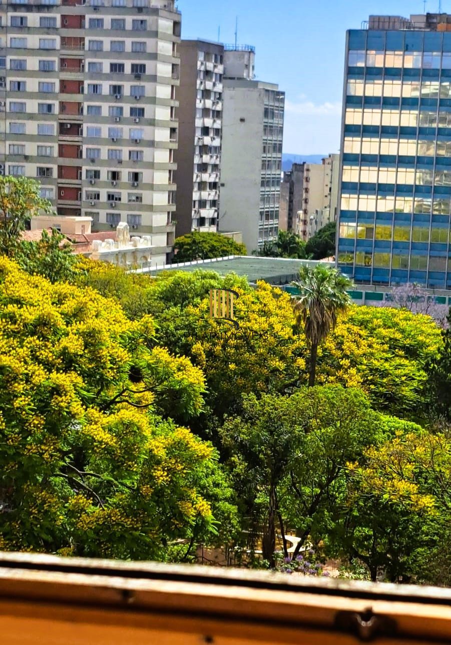 APARTAMENTO 2 DORMITÓRIOS COM VISTA DESLUMBRANTE NO CENTRO DA CIDADE.
