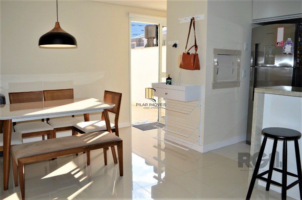 Excelente apartamento 2 dorm. sendo 1 suite, com terraço, churrasqueira, semimobiliado - 1 vaga dupla - Bairro Cidade Baixa