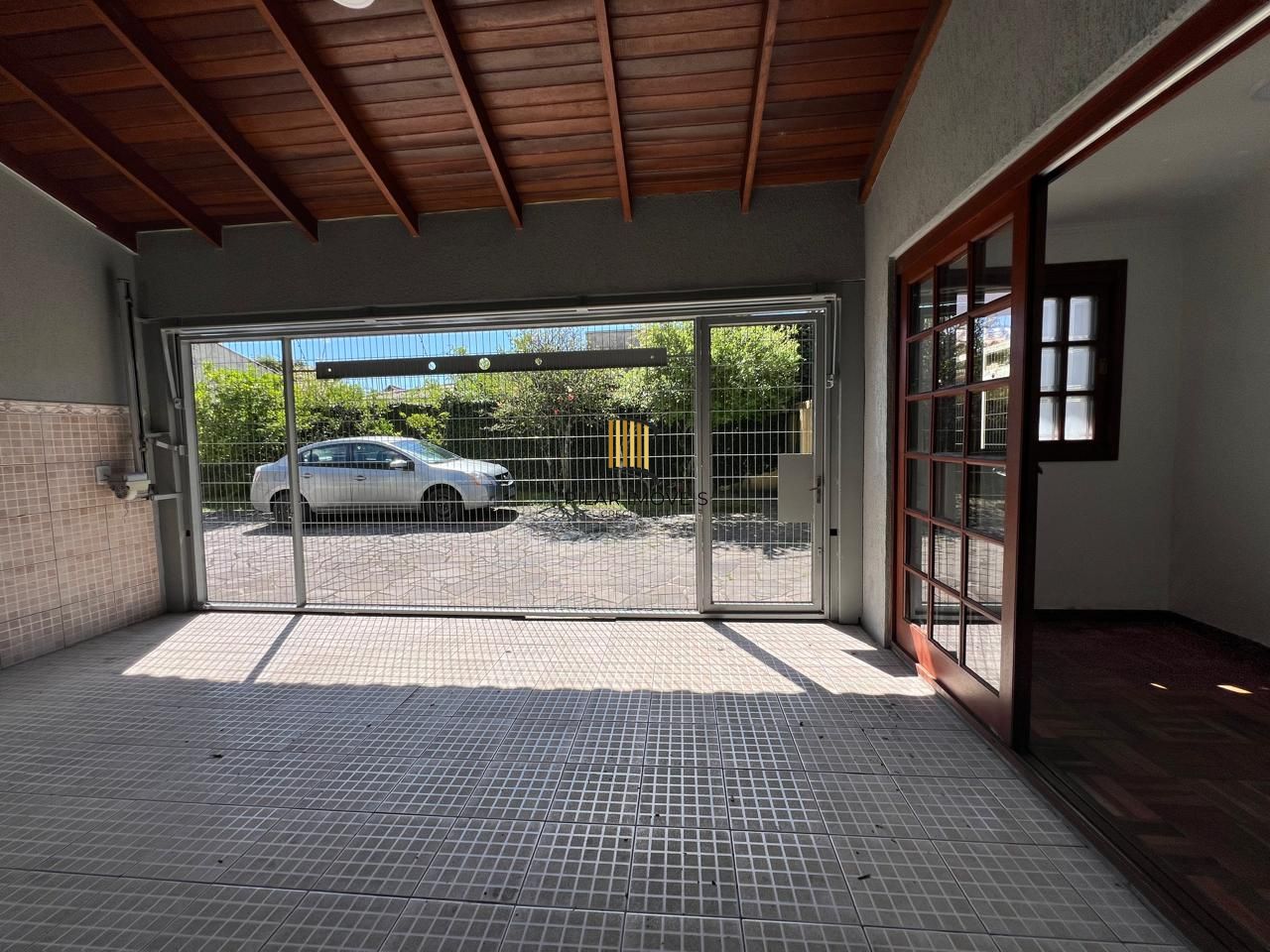 INCRÍVEL CASA COM LAREIRA E ESPAÇO GOOURMET EM CONDOMINIO NO BAIRRO IPANEMA!