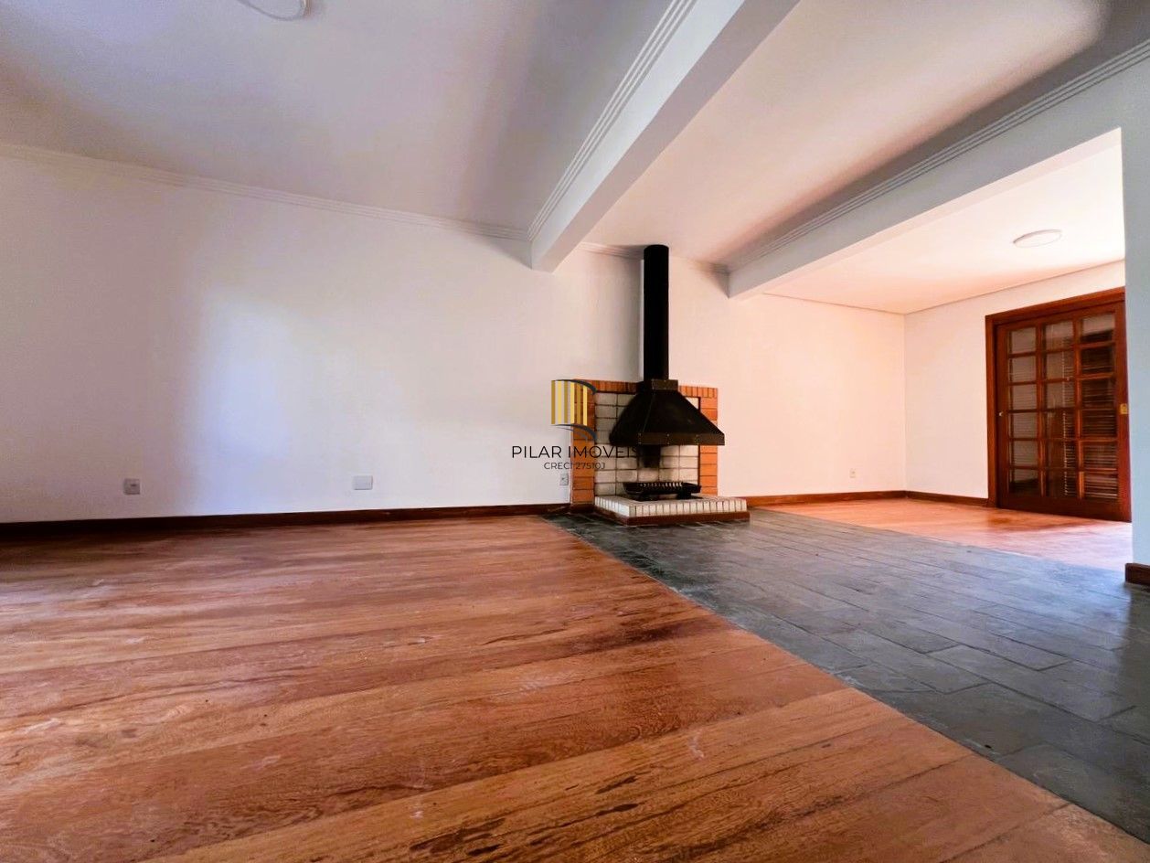 INCRÍVEL CASA COM LAREIRA E ESPAÇO GOOURMET EM CONDOMINIO NO BAIRRO IPANEMA!