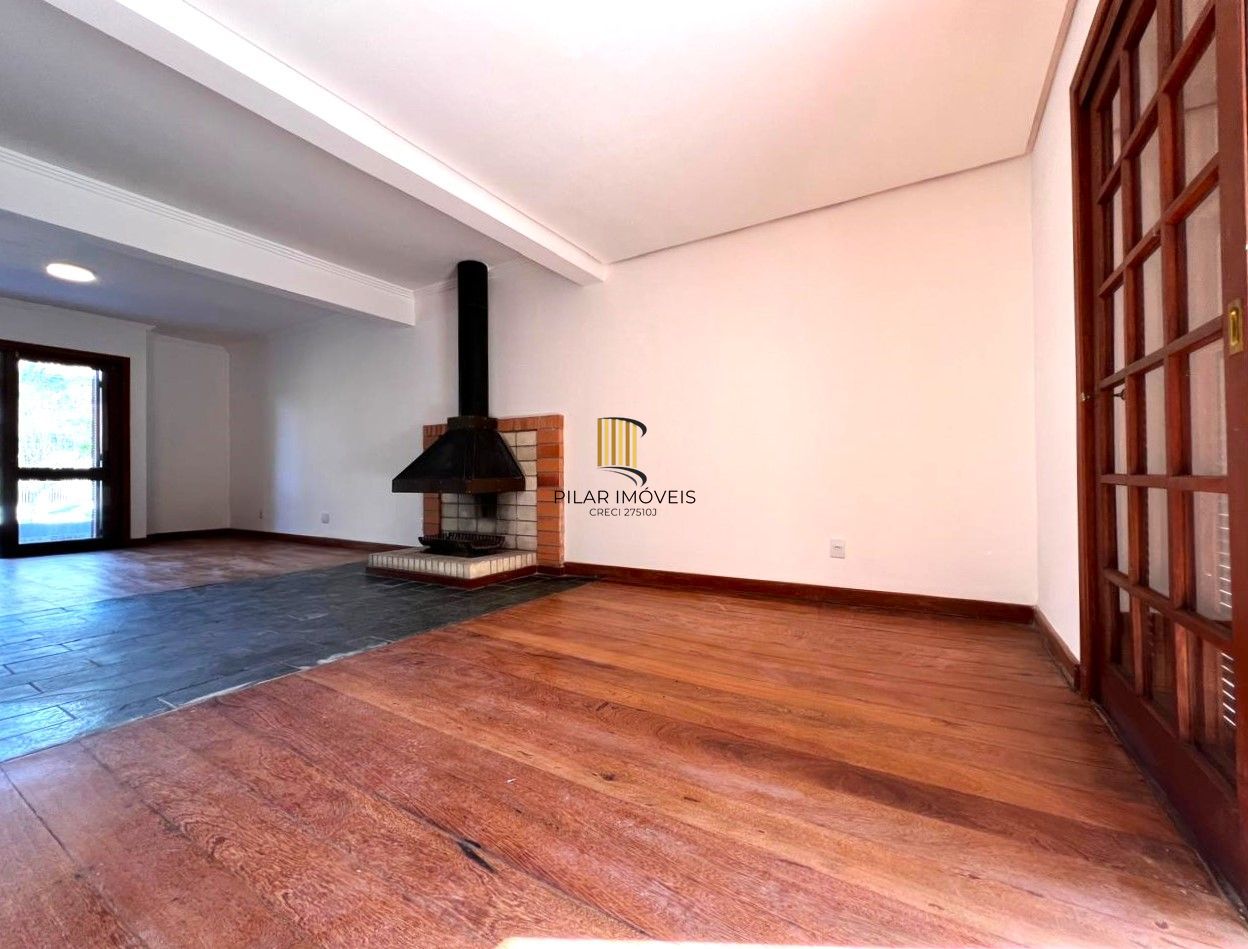 INCRÍVEL CASA COM LAREIRA E ESPAÇO GOOURMET EM CONDOMINIO NO BAIRRO IPANEMA! - Pilar Imóveis