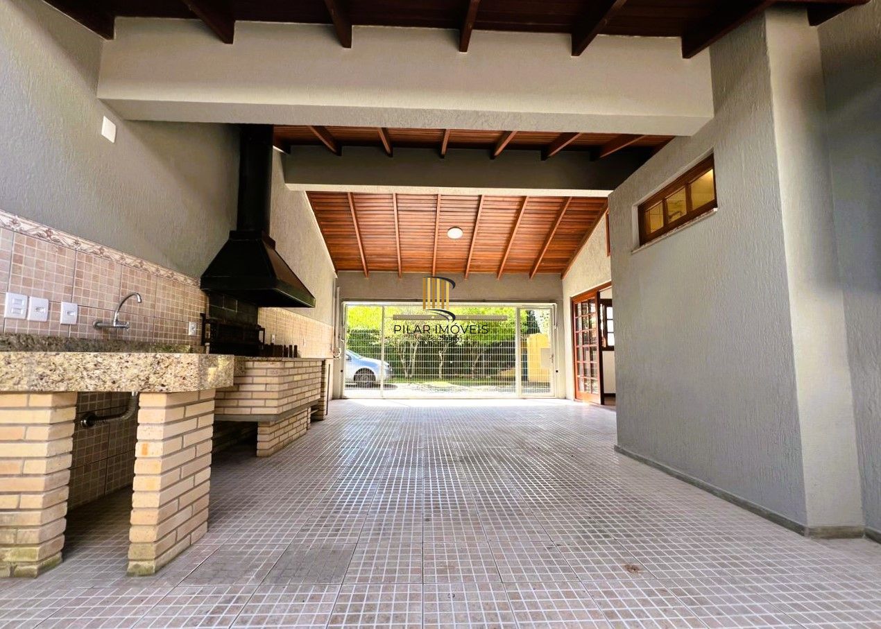 INCRÍVEL CASA COM LAREIRA E ESPAÇO GOOURMET EM CONDOMINIO NO BAIRRO IPANEMA!