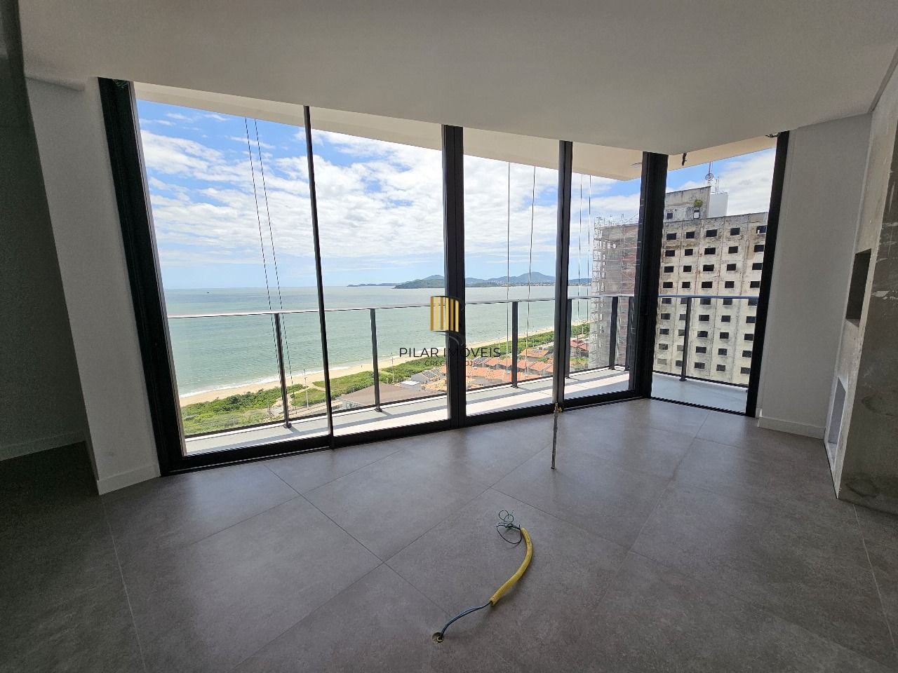 APARTAMENTO DE LUXO NO BLUE WAVES RESIDENCES EM PIÇARRA- SC COM VISTA PARA O MAR - ALTO PADRÃO