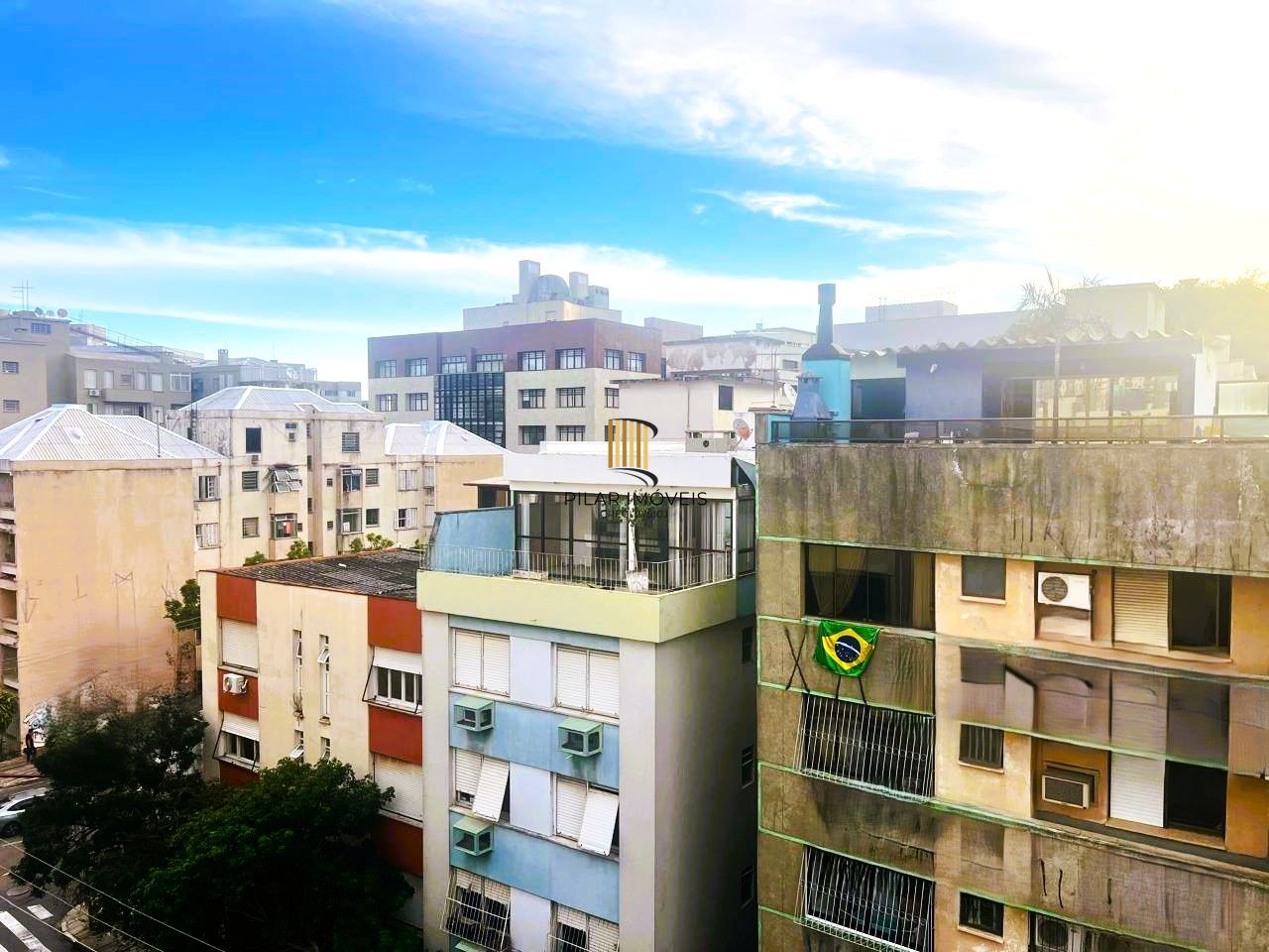 OPORTUNIDADE ÚNICA NO BOM FIM: APARTAMENTO 2 DORMITÓRIOS COM VAGA E ELEVADOR