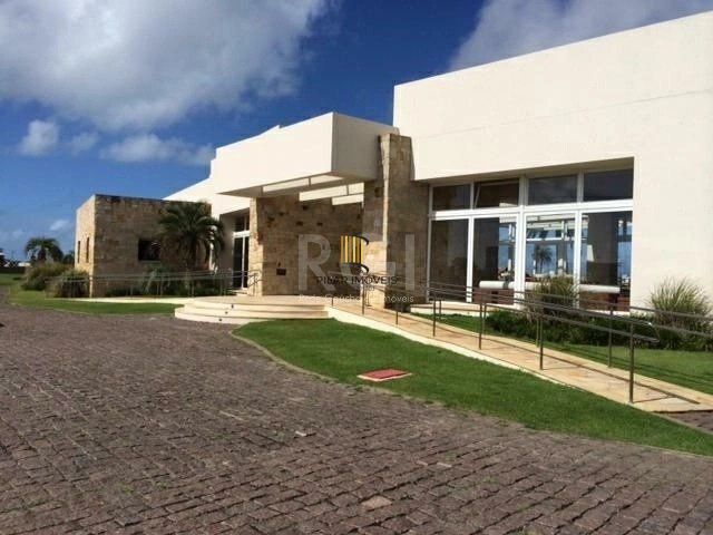 Excepcional sobrado 5 dormitórios com 5 suítes, totalmente mobiliado e ricamente decorado a beira lago em Xangrilá, no Condomínio Enseada.