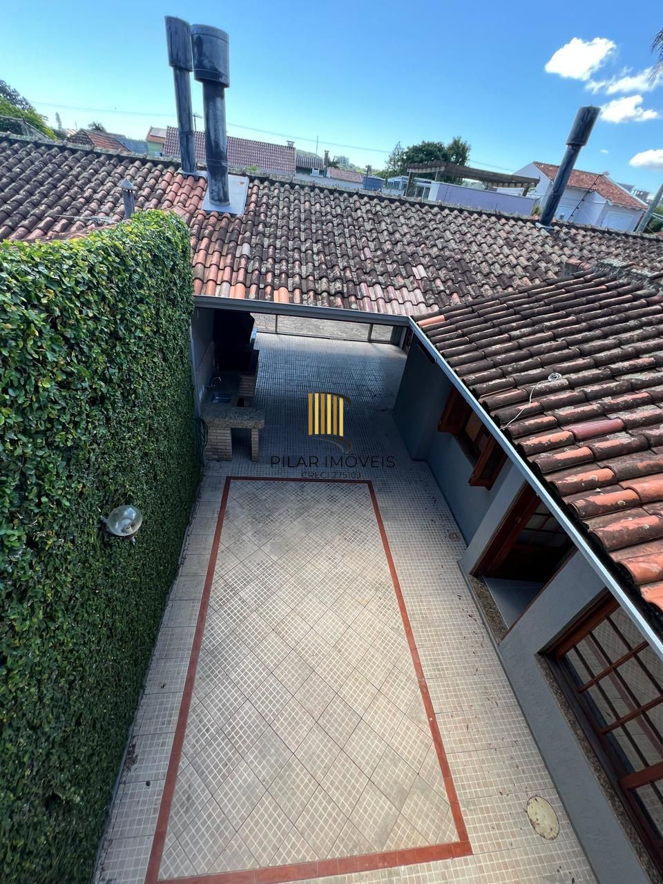 INCRÍVEL CASA COM LAREIRA E ESPAÇO GOOURMET EM CONDOMINIO NO BAIRRO IPANEMA!