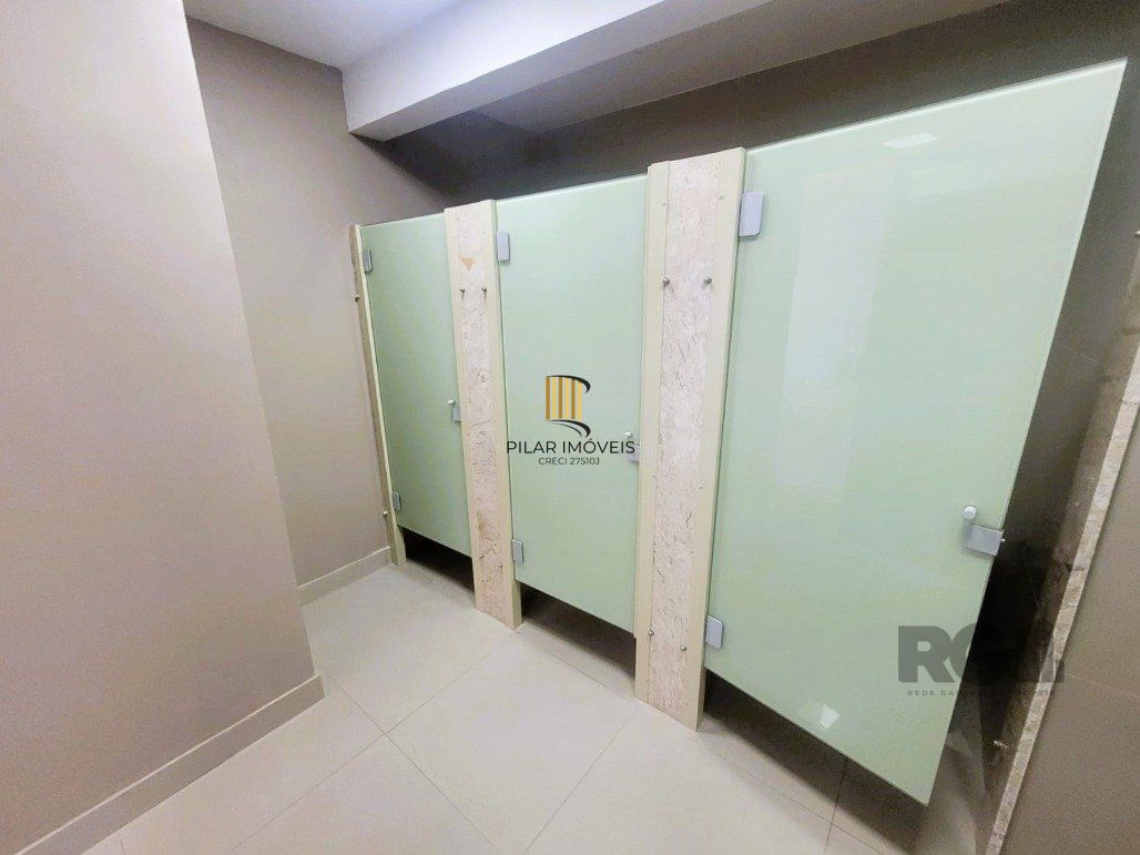 ANDAR INTEIRO NA GALERIA MALCOM 22º - SALA COMERCIAL LINDA E REFORMADA