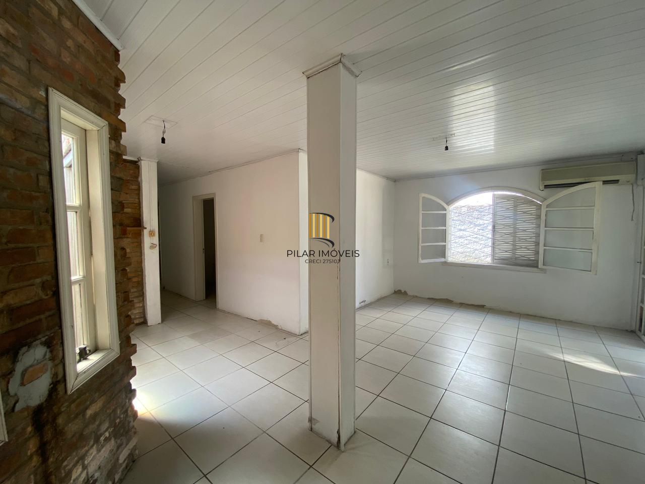 CASA AMPLA E ESPAÇOSA NO BAIRRO GLÓRIA EM PORTO ALEGRE.