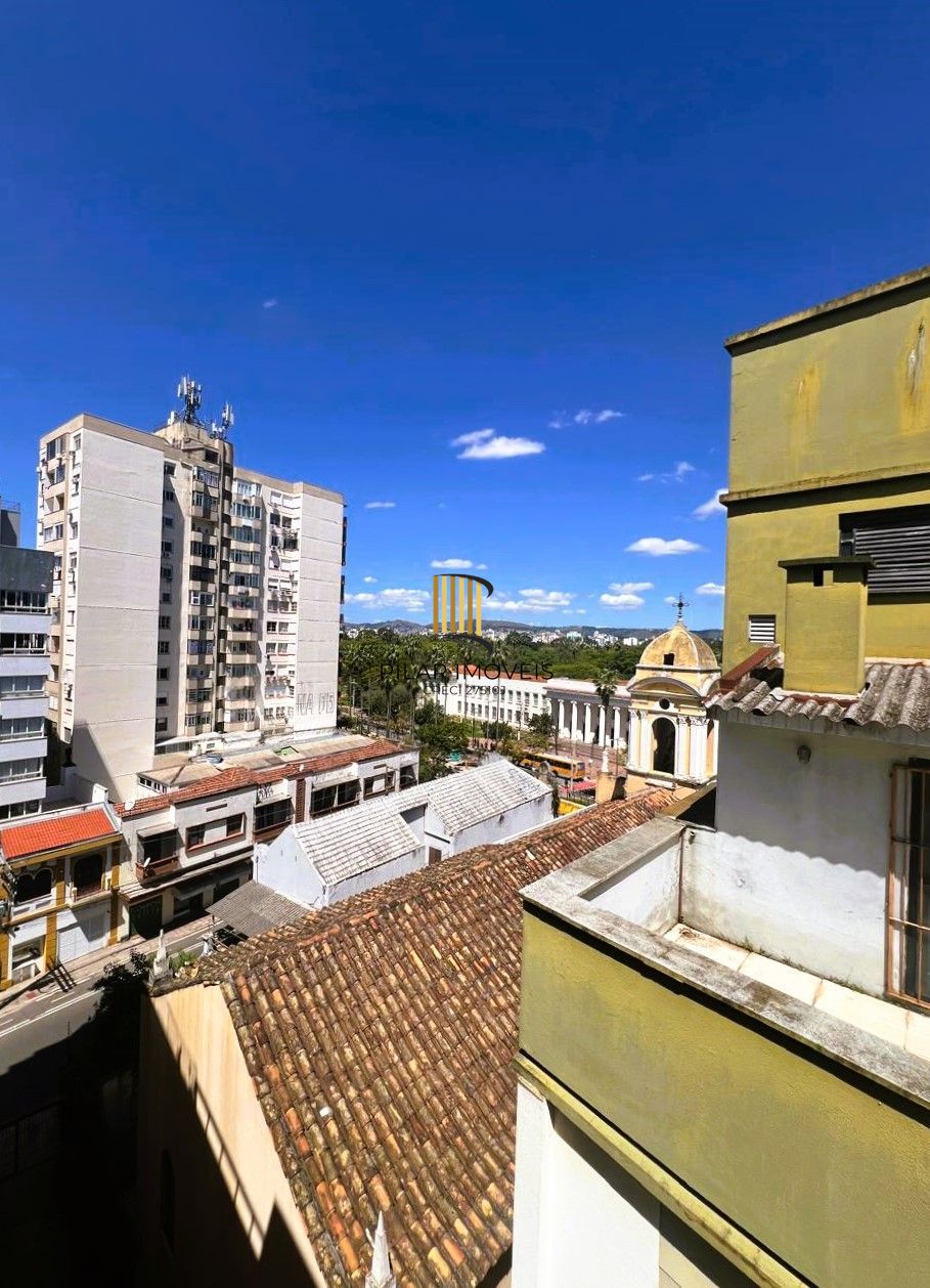 Cobertura 1 dormitório semi mobiliada com piscina e vaga no Bom Fim