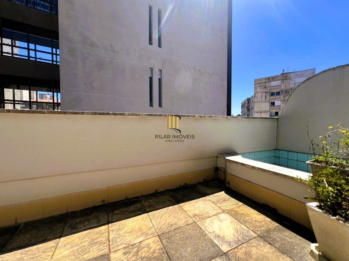 Cobertura 1 dormitório semi mobiliada com piscina e vaga no Bom Fim