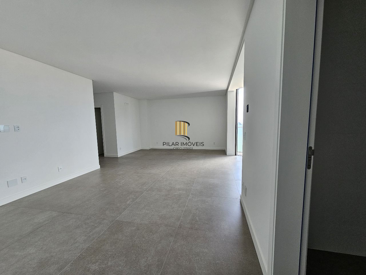 APARTAMENTO DE LUXO NO BLUE WAVES RESIDENCES EM PIÇARRA- SC COM VISTA PARA O MAR - ALTO PADRÃO