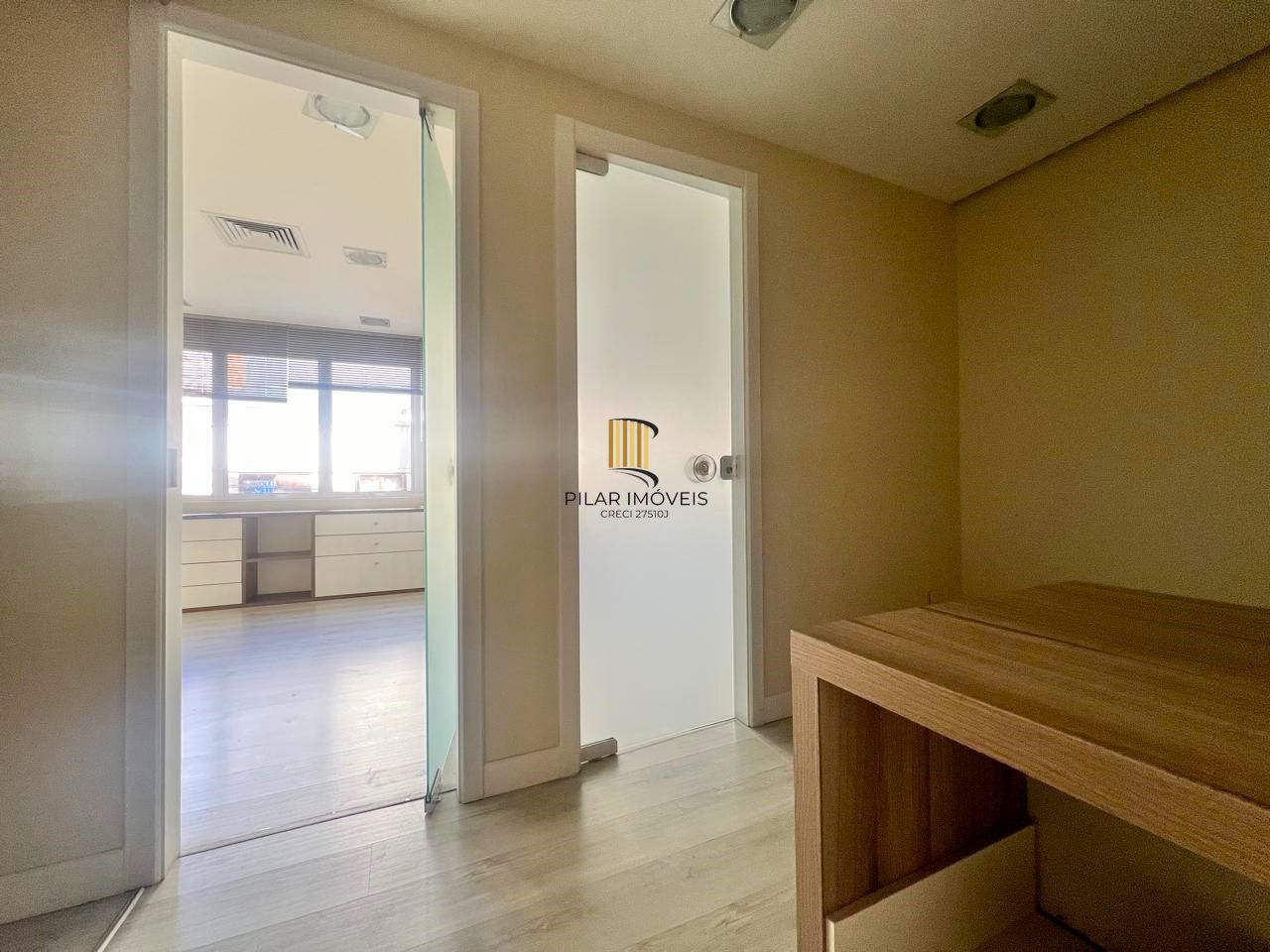 SALA COMERCIAL SEMIMOBILIADA COM VAGA, PARA VENDA OU LOCAÇÃO NO BAIRRO CENTRO HOSTÓRICO!