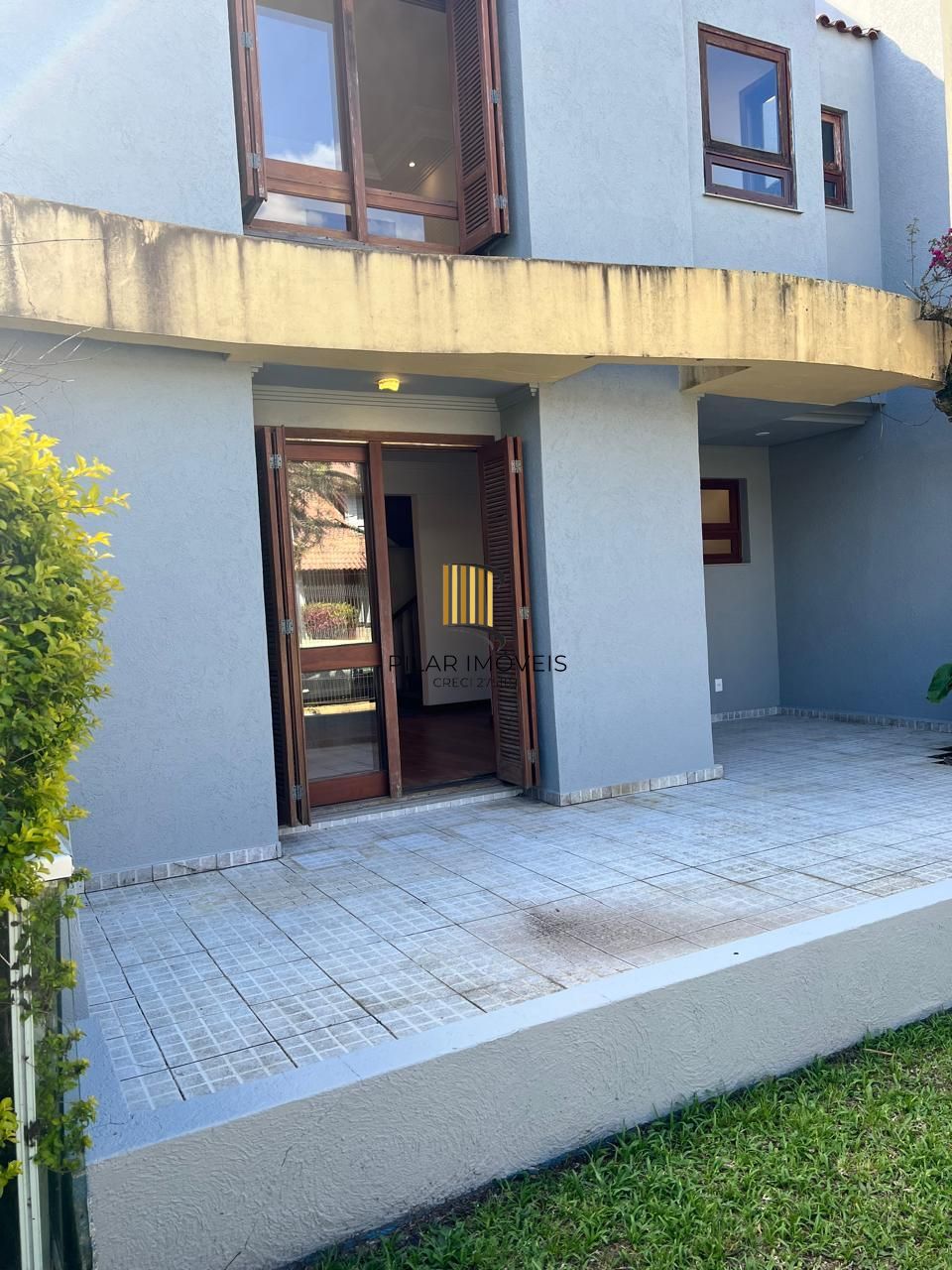 INCRÍVEL CASA COM LAREIRA E ESPAÇO GOOURMET EM CONDOMINIO NO BAIRRO IPANEMA!