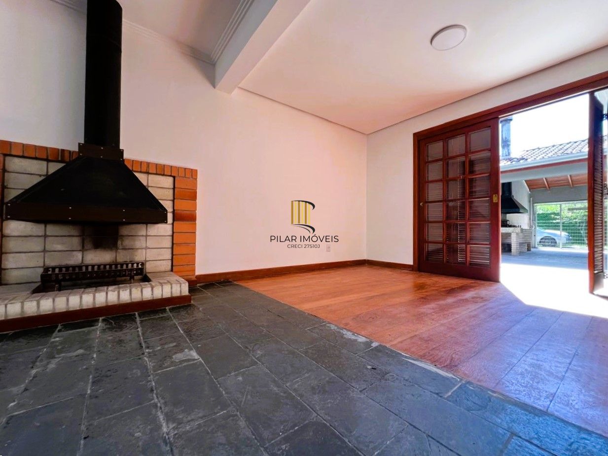 INCRÍVEL CASA COM LAREIRA E ESPAÇO GOOURMET EM CONDOMINIO NO BAIRRO IPANEMA!