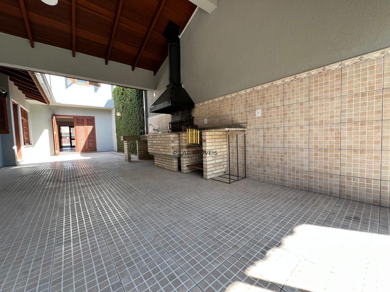 INCRÍVEL CASA COM LAREIRA E ESPAÇO GOOURMET EM CONDOMINIO NO BAIRRO IPANEMA!