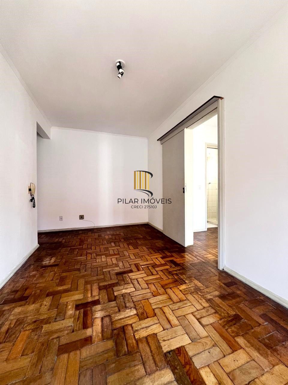 APARTAMENTO 1 DORMITÓRIO COM PORTARIA E ELEVADOR NA RUA GEN. LIMA E SILVA.