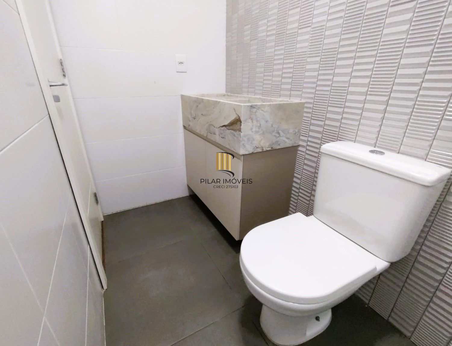 Lindo Duplex 2 dormitórios todo reformado na Dona Laura