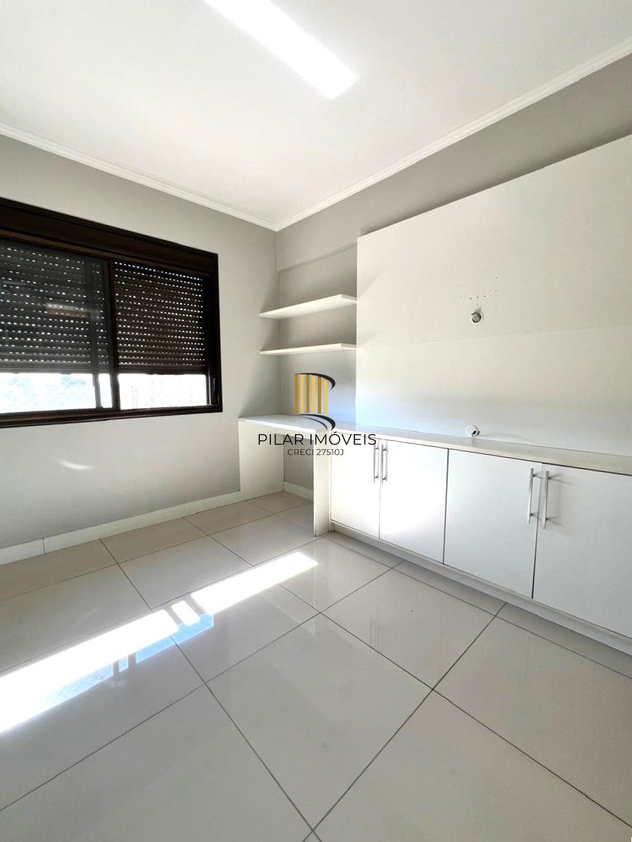 Apartamento 2 dormitórios semimobiliado com box duplo e Infra no Menino Deus