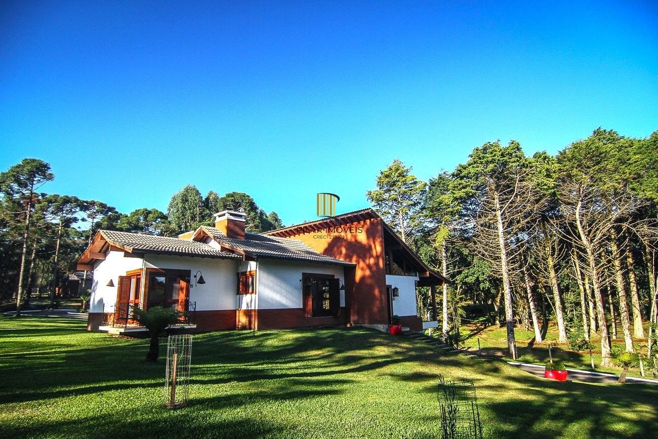 Casa Alto Padrão localizada a 5 quilômetros do centro de Canela, em meio a natureza com 16,600² em localização privilegiada e valorizada..