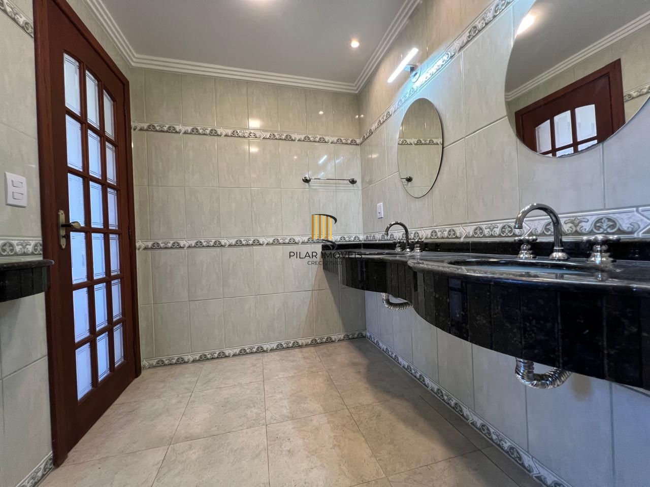 INCRÍVEL CASA COM LAREIRA E ESPAÇO GOOURMET EM CONDOMINIO NO BAIRRO IPANEMA!