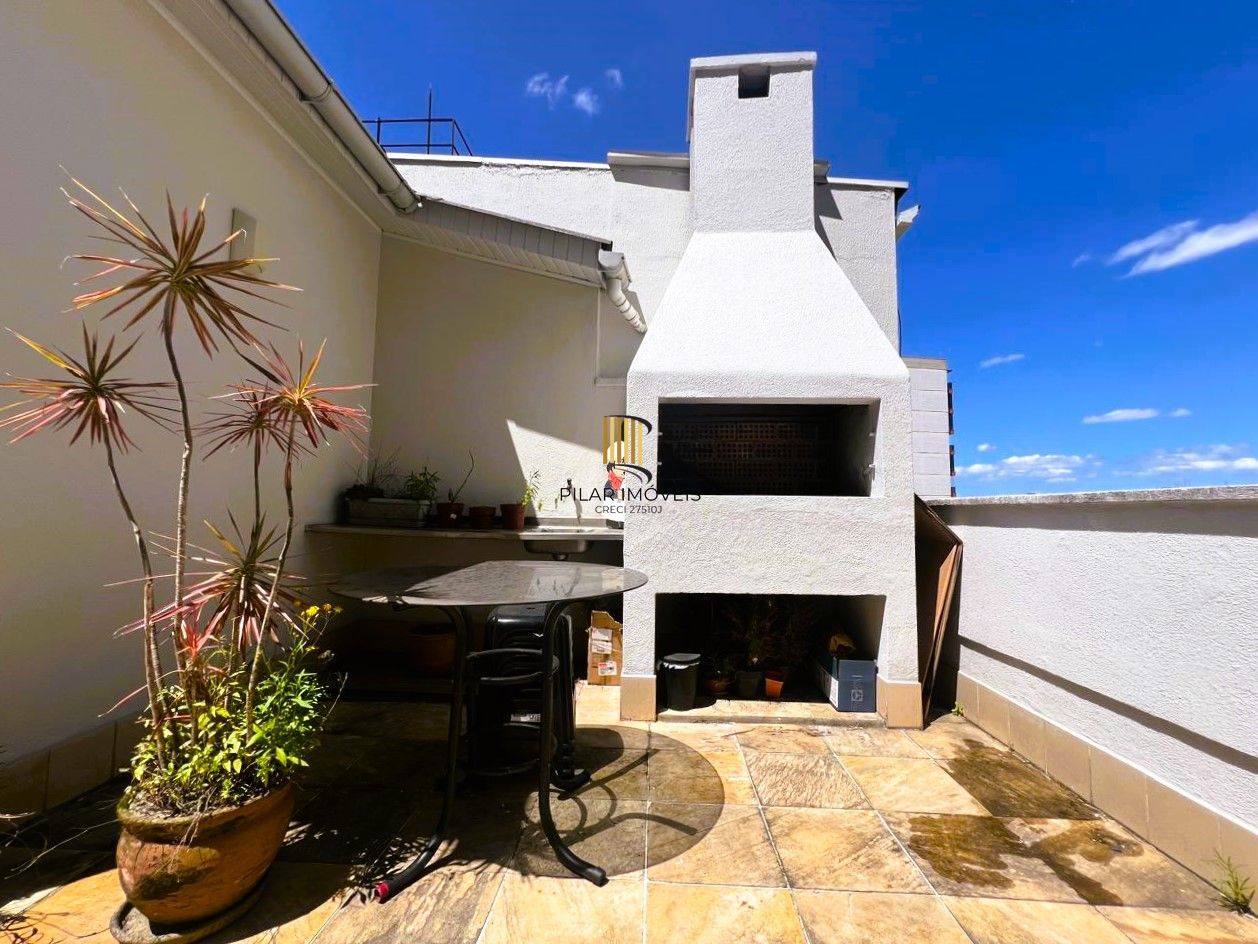 Cobertura 1 dormitório semi mobiliada com piscina e vaga no Bom Fim