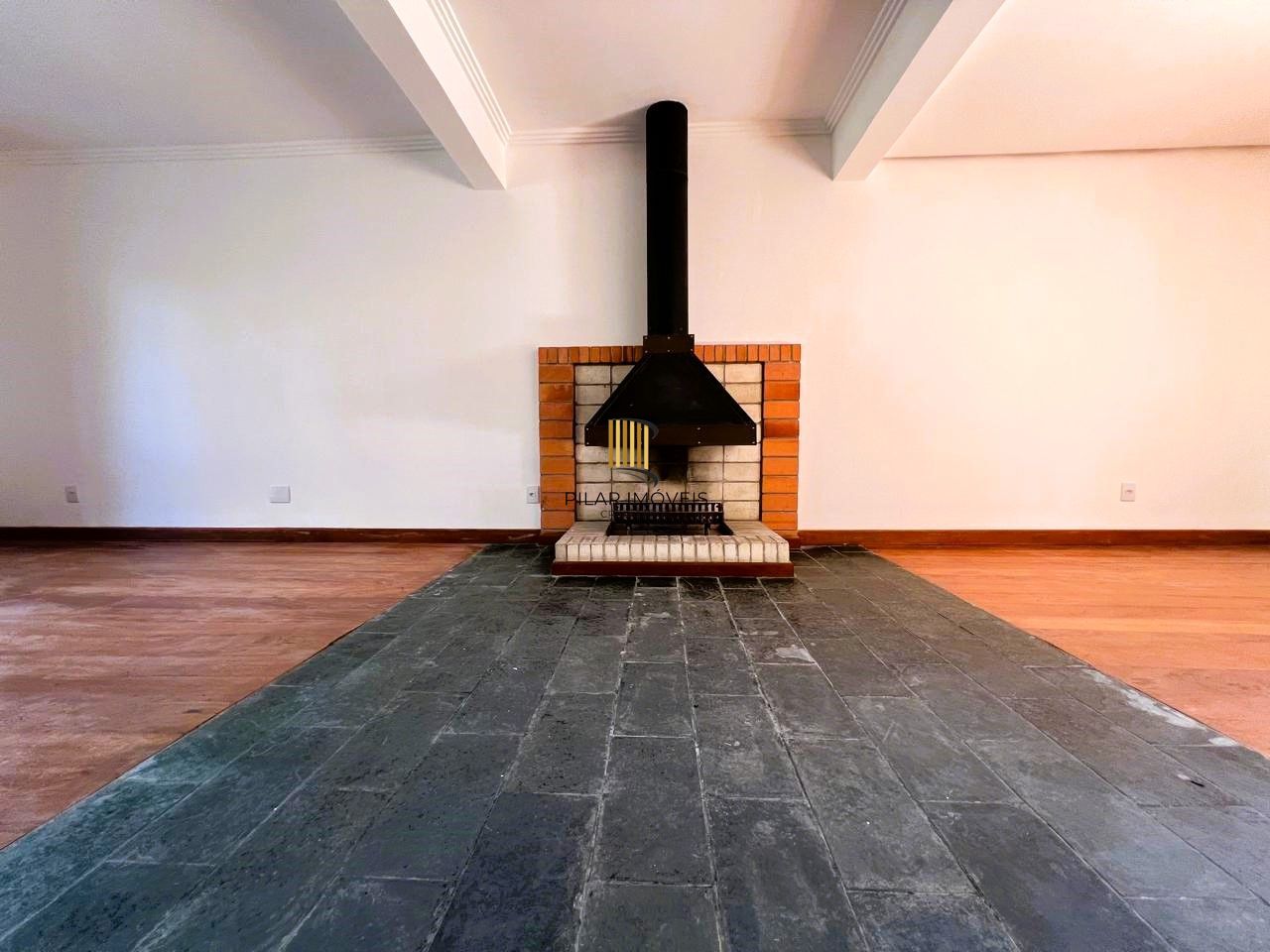 INCRÍVEL CASA COM LAREIRA E ESPAÇO GOOURMET EM CONDOMINIO NO BAIRRO IPANEMA!