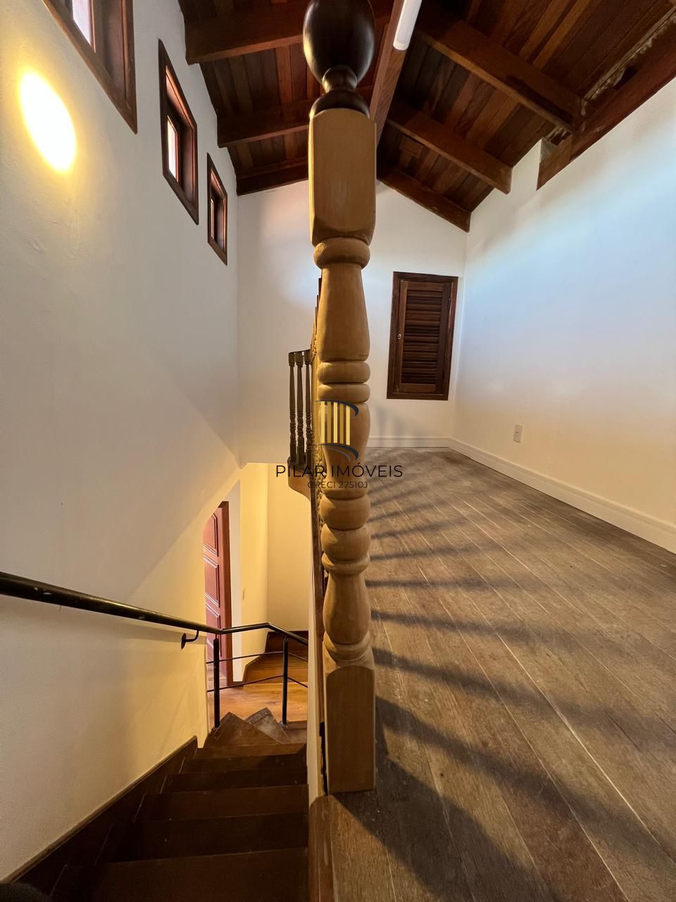 INCRÍVEL CASA COM LAREIRA E ESPAÇO GOOURMET EM CONDOMINIO NO BAIRRO IPANEMA!