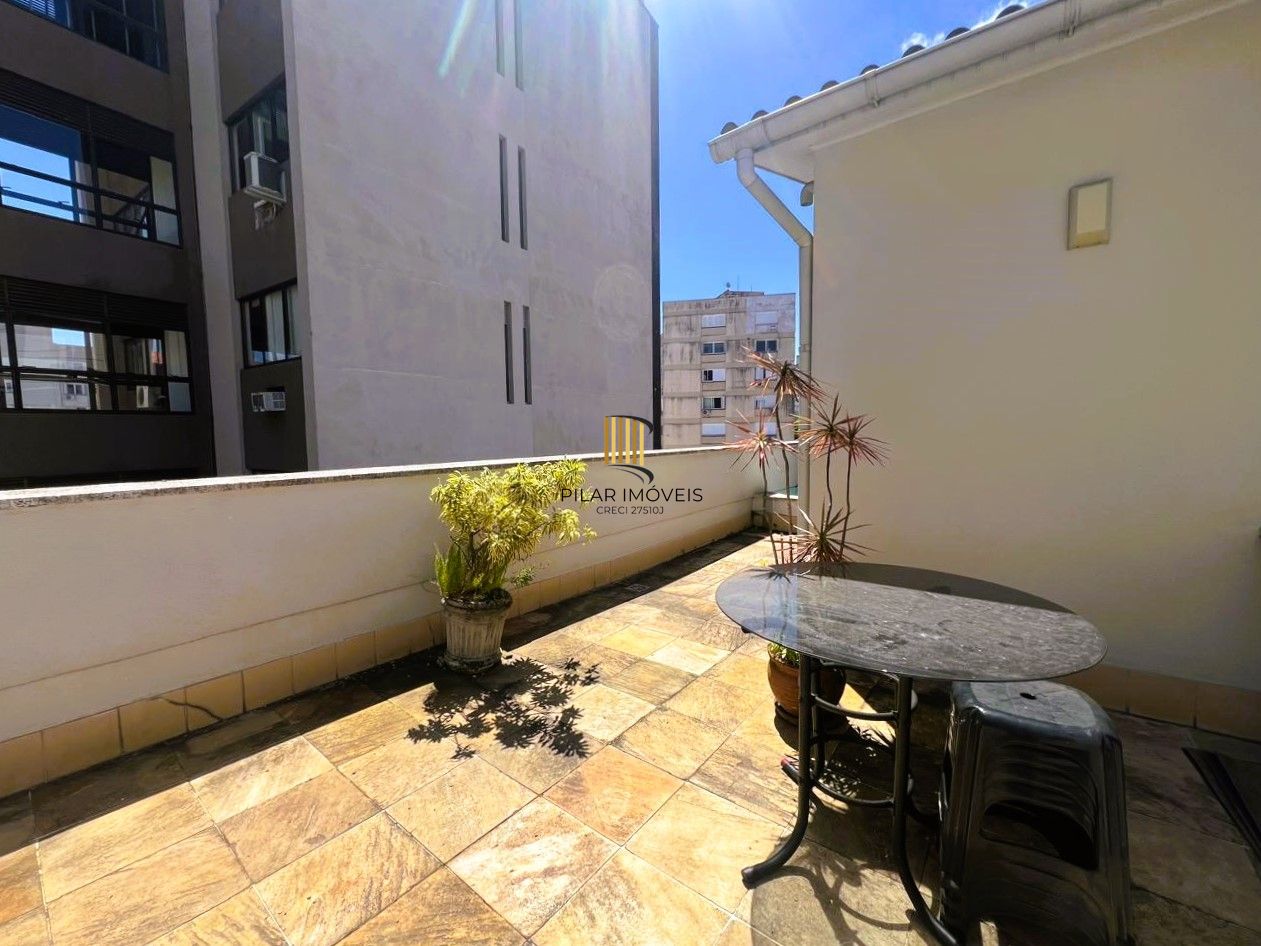 Cobertura 1 dormitório semi mobiliada com piscina e vaga no Bom Fim