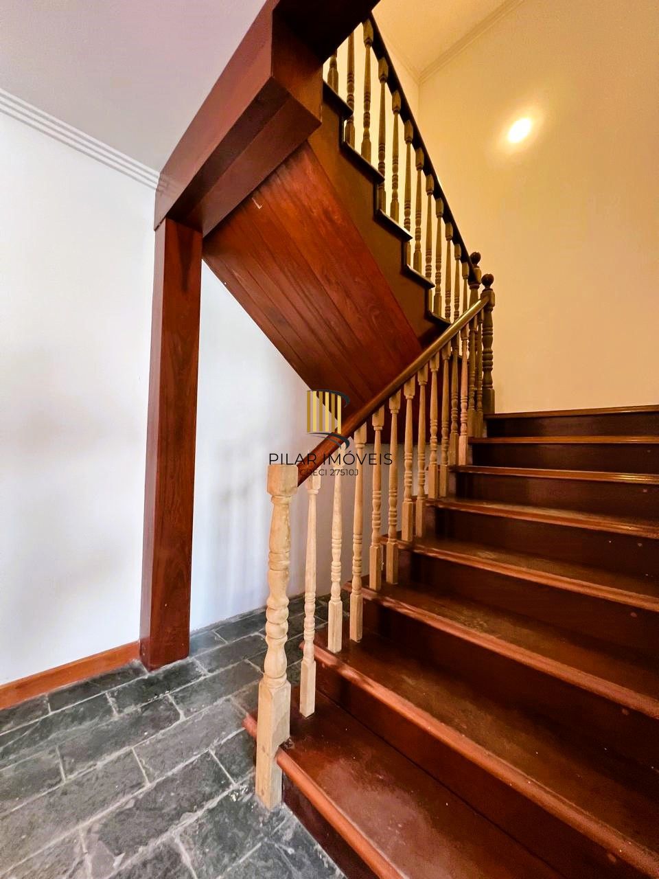 INCRÍVEL CASA COM LAREIRA E ESPAÇO GOOURMET EM CONDOMINIO NO BAIRRO IPANEMA!