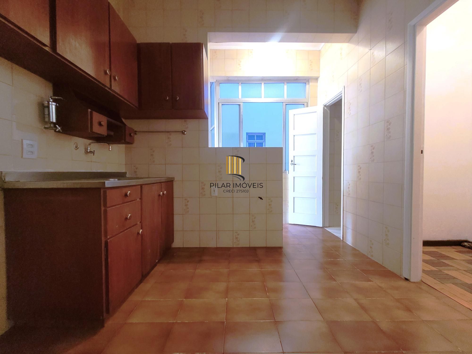 Excelente apartamento 2 dormitórios com  vista espetacular e sacada  na Rua :Dr. Barros Cassal .