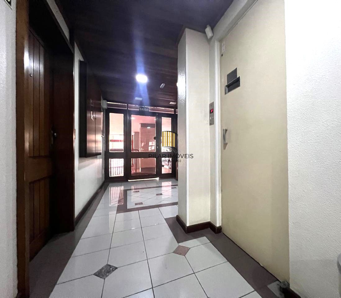 Cobertura 1 dormitório semi mobiliada com piscina e vaga no Bom Fim