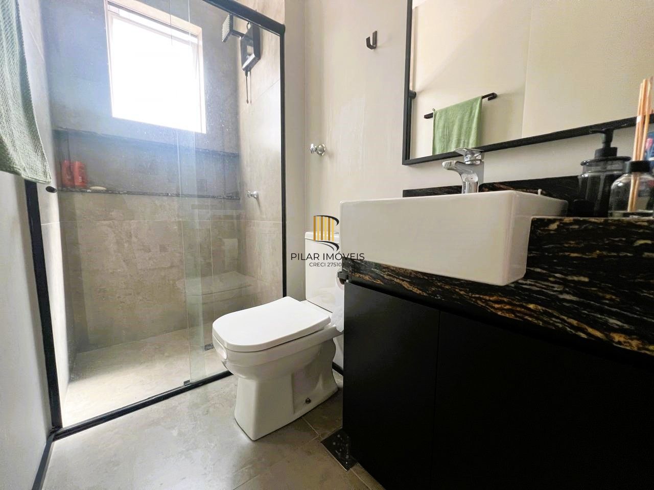 Cobertura 1 dormitório semi mobiliada com piscina e vaga no Bom Fim